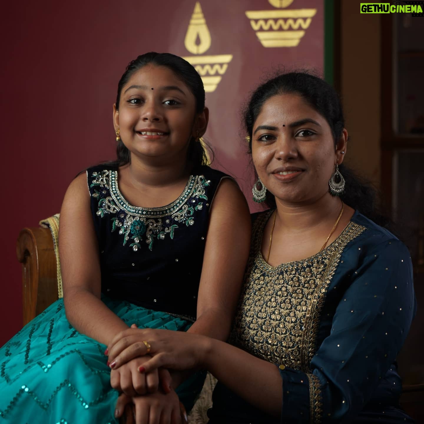 Reshmi Karthigeyan - 1.4K Likes - 💚💙😍
momanddaughter#prettydaughter#darlingdaughter#