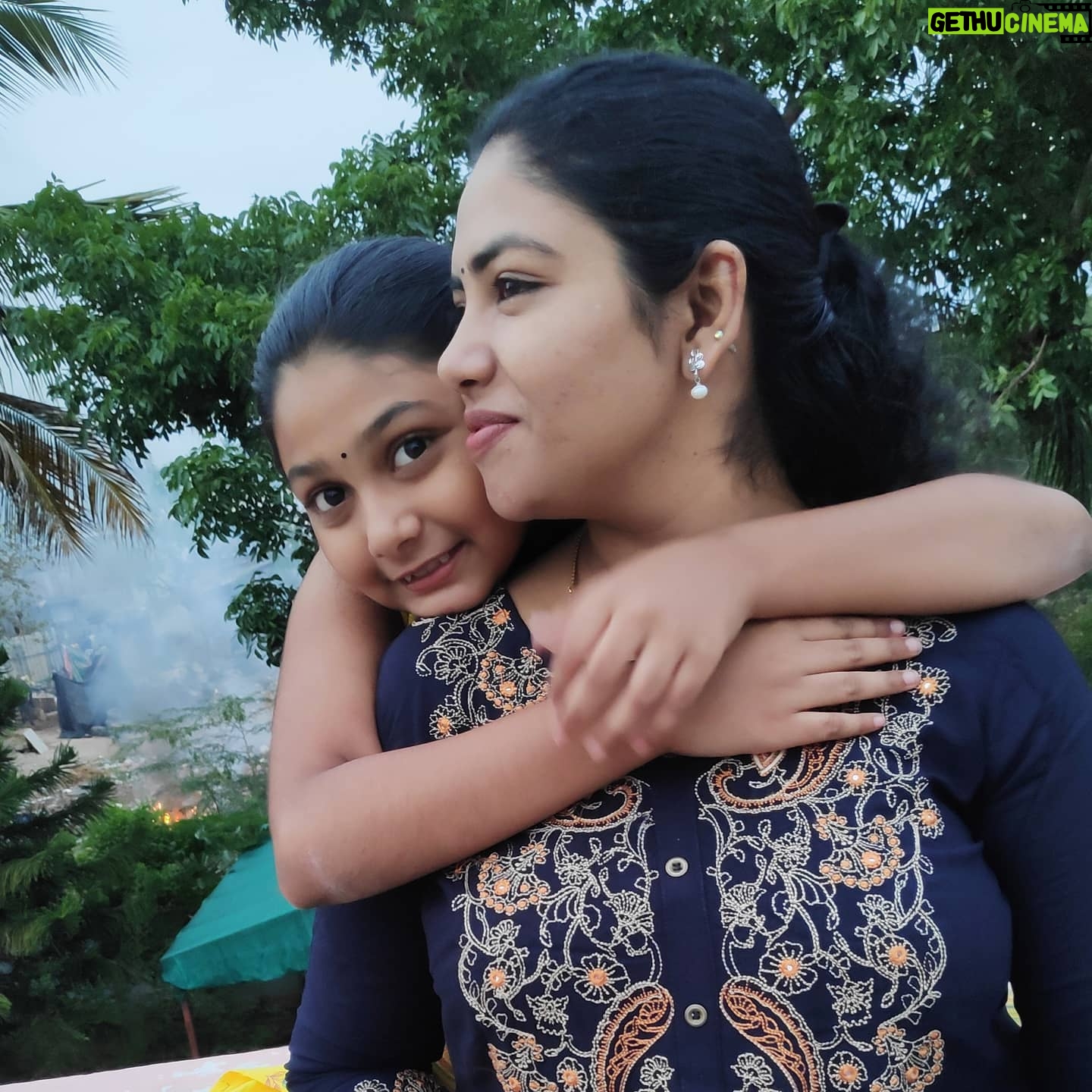 Reshmi Karthigeyan - 1.6K Likes - 💙💛💕❣