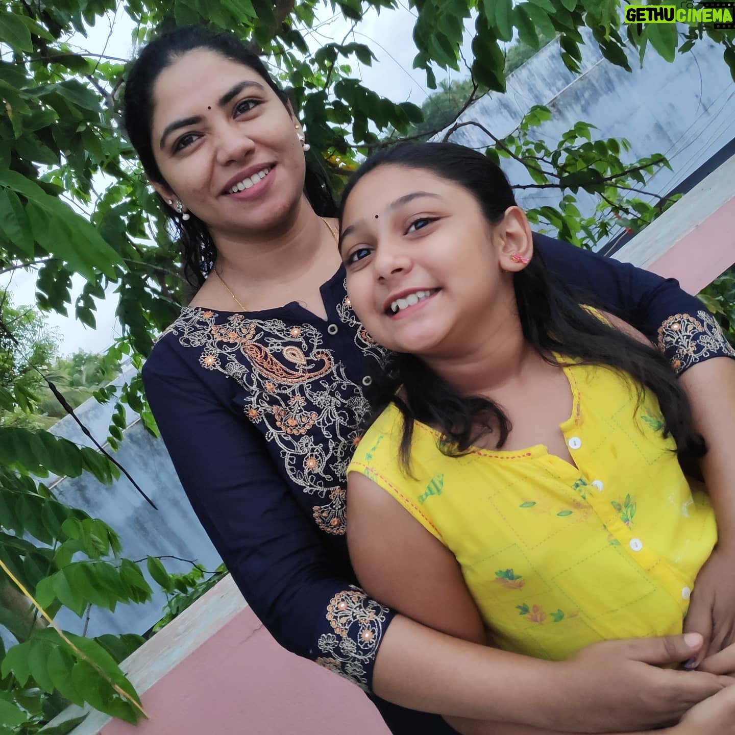 Reshmi Karthigeyan - 1.6K Likes - 💙💛💕❣