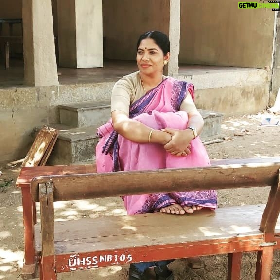 Reshmi Karthigeyan - 1.6K Likes - Savitri from Ayali😍 I consider it a small contribution as a woman to other women. . Very lucky to be a part of this great project and my gratitude to the entire team and the audience who loved Ayali😍
Photo credit @actress_thara
#ayali#webseriesayali#zee5tamil#zee5tamiloriginals #ayaliwebseries#reshmi#reshmikarthikeyan#iamayali#ayalionzee5 #ayalitelugu