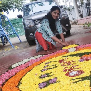 Reshmi Karthigeyan Instagram - Onam ashamsagal😍😍Happy onam to all😍😍
Onamashamsagal#pookalam#onamwishes#onapookalam#momanddaughter#daughterandmom#celebration# twinningwithdaughter#