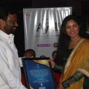Reshmi Karthigeyan Instagram - Ayali is very close to my heart and I felt so happy being recognised by @pandiraj_dir
and receiving this memento from him. . A very special picture 😍🥰 
#ayaliwebseries #ayali #tamilwebseries #tamilcineworld #tamildirectors #tamilcinema #tamilan #tamilstatus #tamilcinema #tamilcinima #tamilwomen #