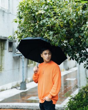 Rexen Cheng Jen-Shuo Instagram - 多問多聽，就算曾經歷迷茫、懷疑自己信念，最終你會慢慢理出自己的路。」
持續觀察，品嚐生命，你終會找到屬於你自己，吃蛋糕的一種方式。

Make up : @2_kyun_hee 
播出平台：#衛視電影台 #星衛hd電影台 #disney  
#4月16日 #我是自願讓他殺了我 
謝謝 @clappinclappin 
原文：https://refuel.cc/OpxLAX