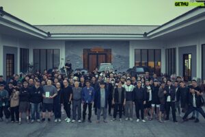 Rexen Cheng Jen-Shuo Instagram - 一場辛苦、用心的戰役，非常有意義。

我要對最辛苦的工作人員們
獻上十二萬分的謝意!!
還有所有參與影集的人員們，謝謝。

謝謝大家所付出的一切心力
無論是那一方面的
沒有你們，拍攝沒辦法順利完成
謝謝大家無私的奉獻

辛苦了，真的辛苦了～

感恩大家一路陪伴和努力付出，角頭系列作品有今天的成績，是你們功勞，是我們共同努力創造的，角頭作品是我們大家的。

更感謝我們的大家長給予我們這麼好的舞台 @redchang5132 

@gatao_movie 敬請期待🤜🤛