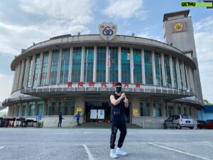 Rexen Cheng Jen-Shuo Instagram - 霍元甲師父叫我練完功去廟裏沉澱一下（吉安導演眼裏的我）🤔
#五月雪 #雪隆精武 #波仔
#張吉安 #霍元甲