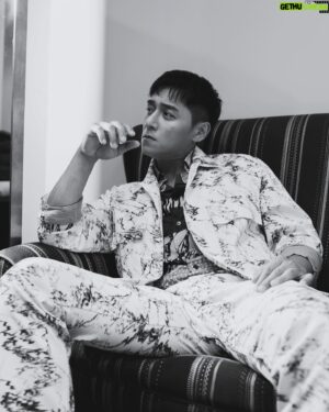 Rexen Cheng Jen-Shuo Instagram - 欣欣向龍，心想事成，好運龍總來。
2024 我愛你妳愛到死。