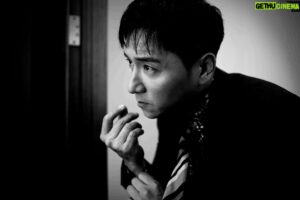 Rexen Cheng Jen-Shuo Instagram - 沒有一份工作是不辛苦的，也沒有一個年紀是不應該努力的。人生就是取捨，要麼拼，要麼忍。 
我會陪著大家一起勇敢一起浪漫。