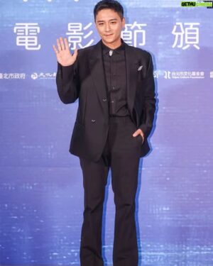 Rexen Cheng Jen-Shuo Instagram - 謝謝台北電影節 @taipeiff 
邀請當頒獎人
一起創作 熱愛電影 持續努力💪

jewellery @bulgari 
suit @dunhill 
hair @2_kyun_hee 
make up @2_kyun_hee 
stylist @charliebubblecat 
Thanks 🙏❤️