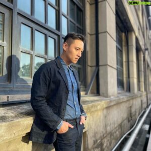 Rexen Cheng Jen-Shuo Instagram - #我是自願讓他殺了我 📽🎞
發佈記者會 👋

花一點耐心等待、會很值得期待。
Coming soon ⋯

Styling : @charliebubblecat 
Clothes : @carnival1969 
Shoes : @bally 
Make up : @2_kyun_hee