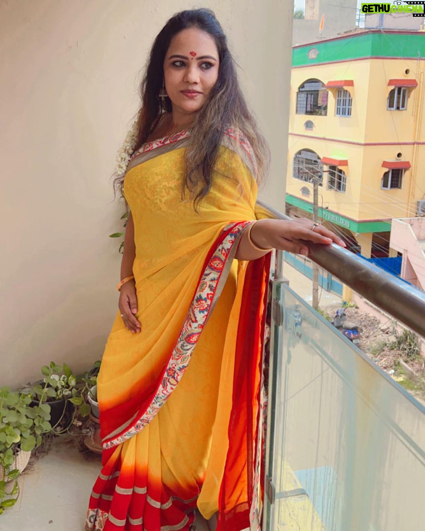 Reyaa Hari - 229 Likes - Happyyyy #sarasvathipoojai 💛💛