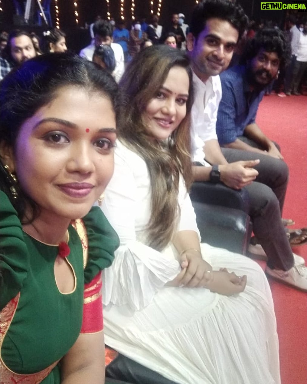 Reyaa Hari - 259 Likes - #silanerangalilsilamanidhargal #colourstv #lastnight #pongalspecial
@ashokselvan
@riythvika_official
@manikabali87
@vishalvenkat1891