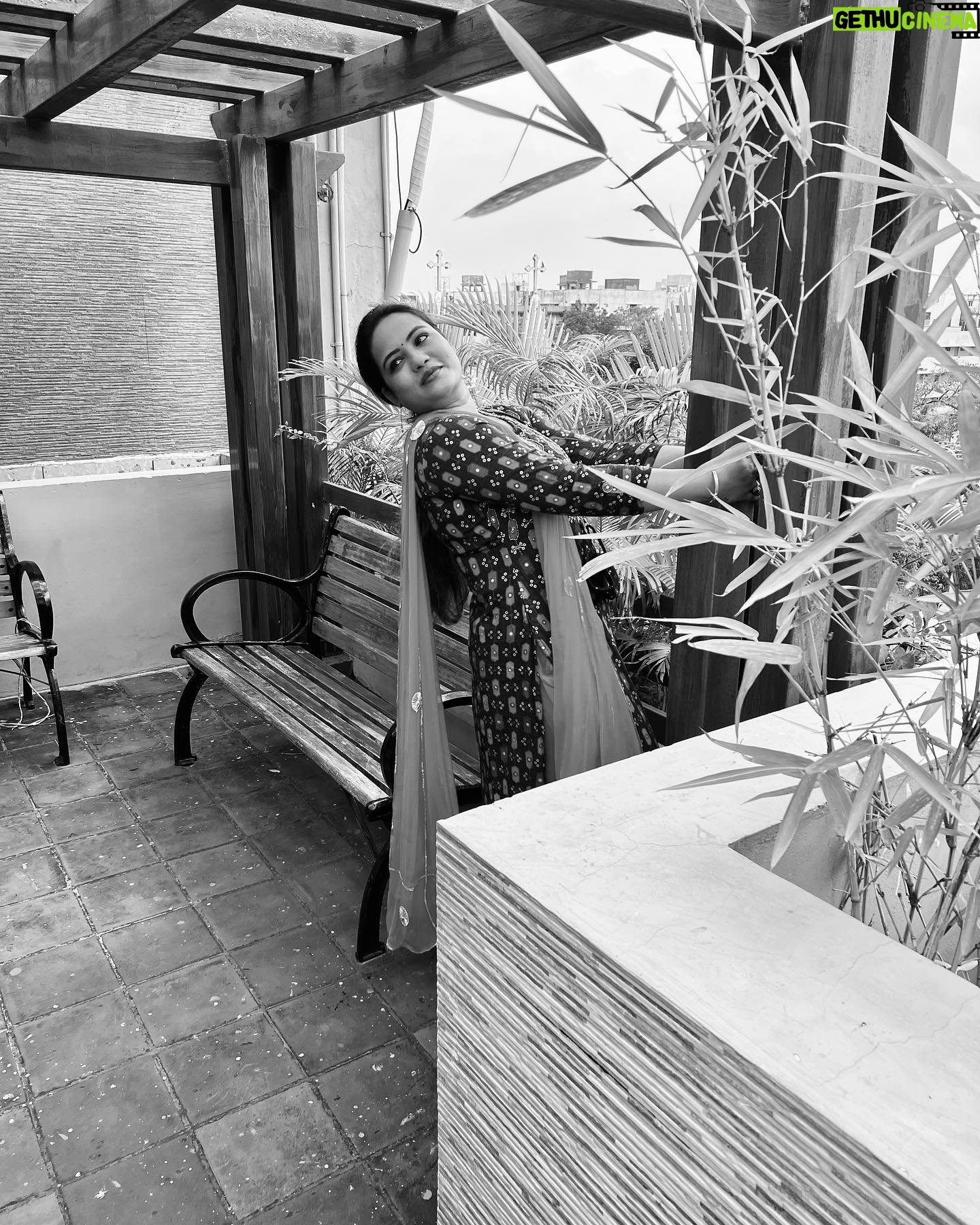 Reyaa Hari - 194 Likes - B&W 💗 #loveyourself #spreadlove #spreadpositivity #valentineday #photography