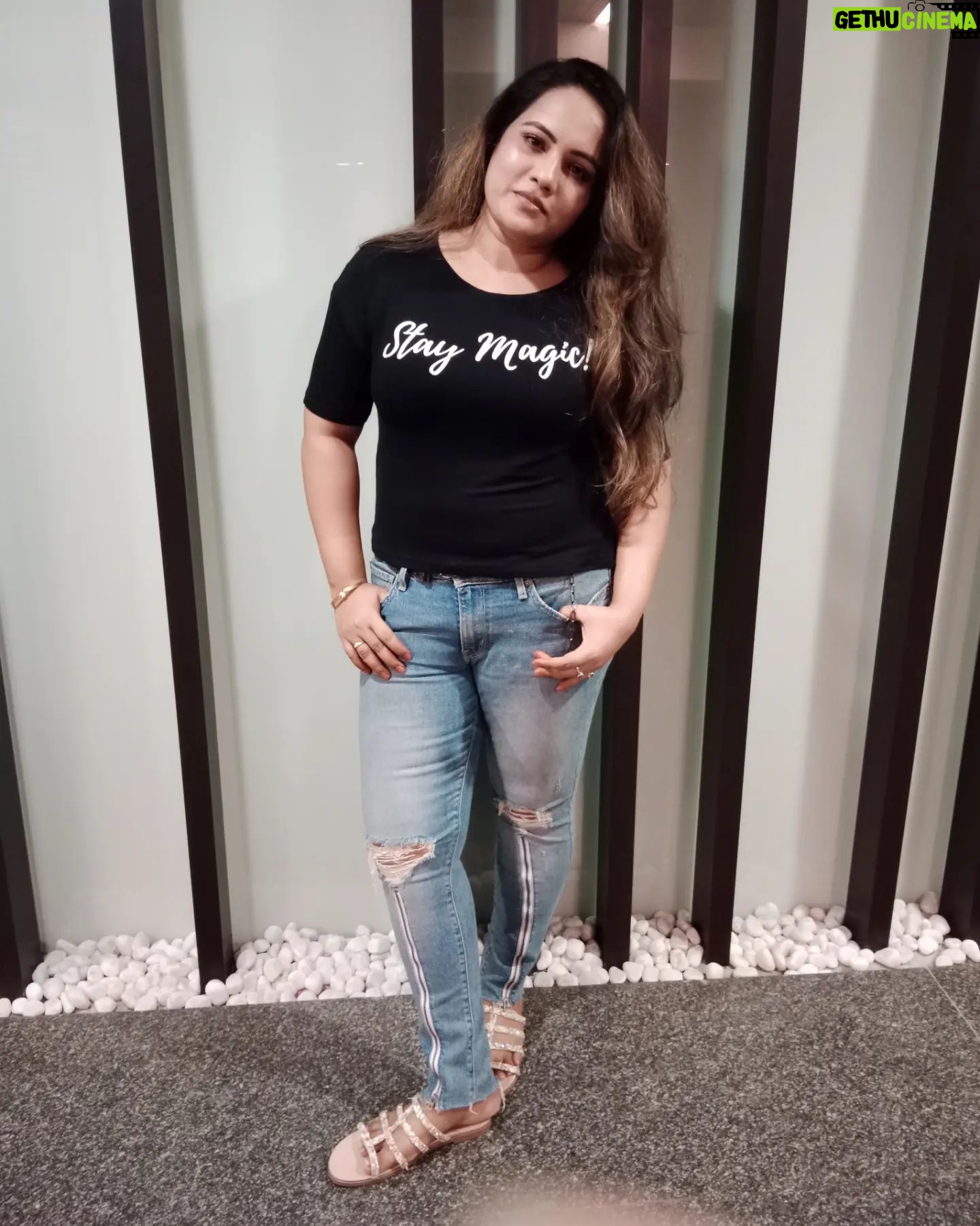 Reyaa Hari - 319 Likes - ☺️☺️#movietime#happiness#love#spreadpositivity #funtimes#memories💕#photography#snsm