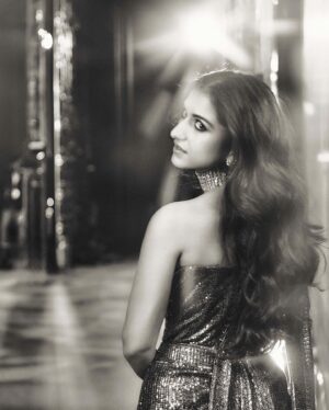 Rhea Kapoor Instagram - After party with Radhika Merchant in a @manishmalhotra05 chainmail sari moment ⛓️‍💥
Images @signe_vilstrup
Beauty @loveleen_makeupandhair 
Hair @bbhiral
Drape @dolly.jain