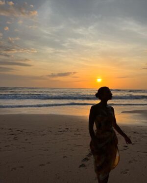 Rhianna Jagpal Instagram - ✨🌅🧡 pura vida 💛🍹✨
