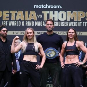 Rhiannon Dixon Instagram - Smiles for miles 1 day out from fight night