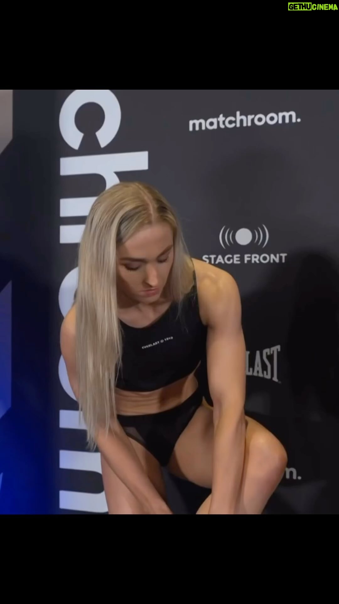 Rhiannon Dixon - 9K Likes - Currently looking like the heavyweight champ 🫣