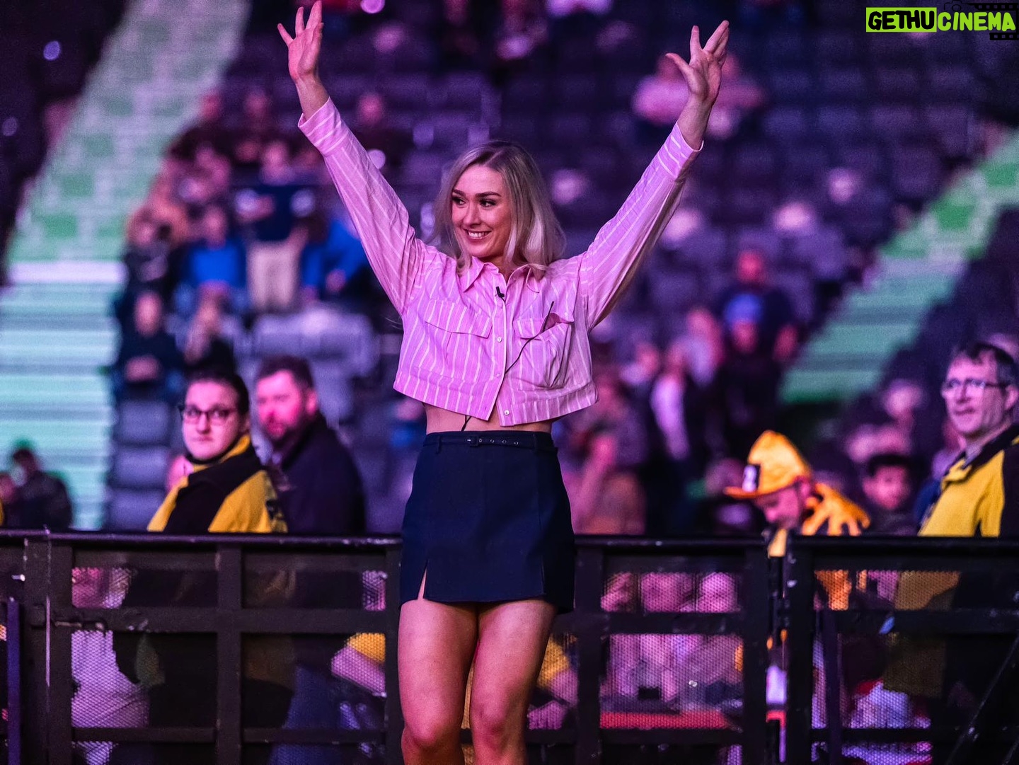 Rhiannon Dixon - 1K Likes - Fight weeeeek baby 🥳