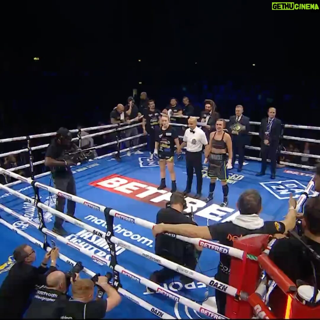 Rhiannon Dixon - 2.4K Likes - Career best win! 🔥
@rhiannondixon_ defeats Katharina Thanderz on points to claim the European Lightweight Title! 👏👏
#DixonThanderz #OpetaiaThompson