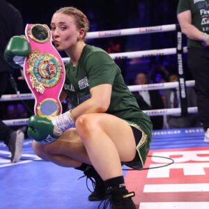 Rhiannon Dixon Instagram - From White Collar, to Pharmacy, to World Champion boxer 👏 @rhiannondixon_ 

What a story and more chapters to write ✨ #RhiannonDixon #Boxing #DixonCarabajal