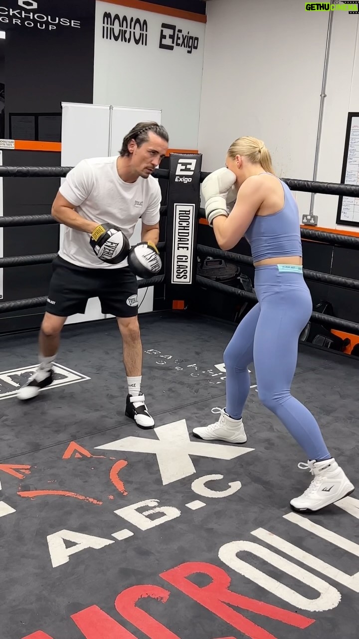 Rhiannon Dixon - 0.9K Likes - Sharpening the tools ⚔️
@rhiannondixon_ has her sights set on the EBU European Lightweight title, as she goes against 16-1 Norwegian, Katharina Thanderz at Wembley Arena, Saturday night. Her toughest test yet 💪
Despite no amateur career, Rhiannon is confident that under the tutelage of former Lightweight world champion @ant_crolla86, she can go all the way to the top!
#TeamEverlast