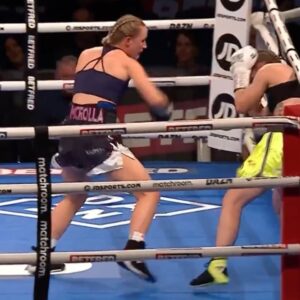 Rhiannon Dixon Instagram - Those Body Shots 🪓 @rhiannondixon_ is the NEW Commonwealth Lightweight Champ!