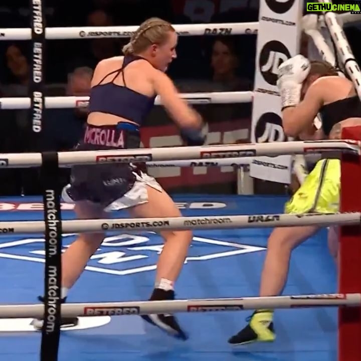 Rhiannon Dixon - 2.7K Likes - Those Body Shots 🪓 @rhiannondixon_ is the NEW Commonwealth Lightweight Champ!