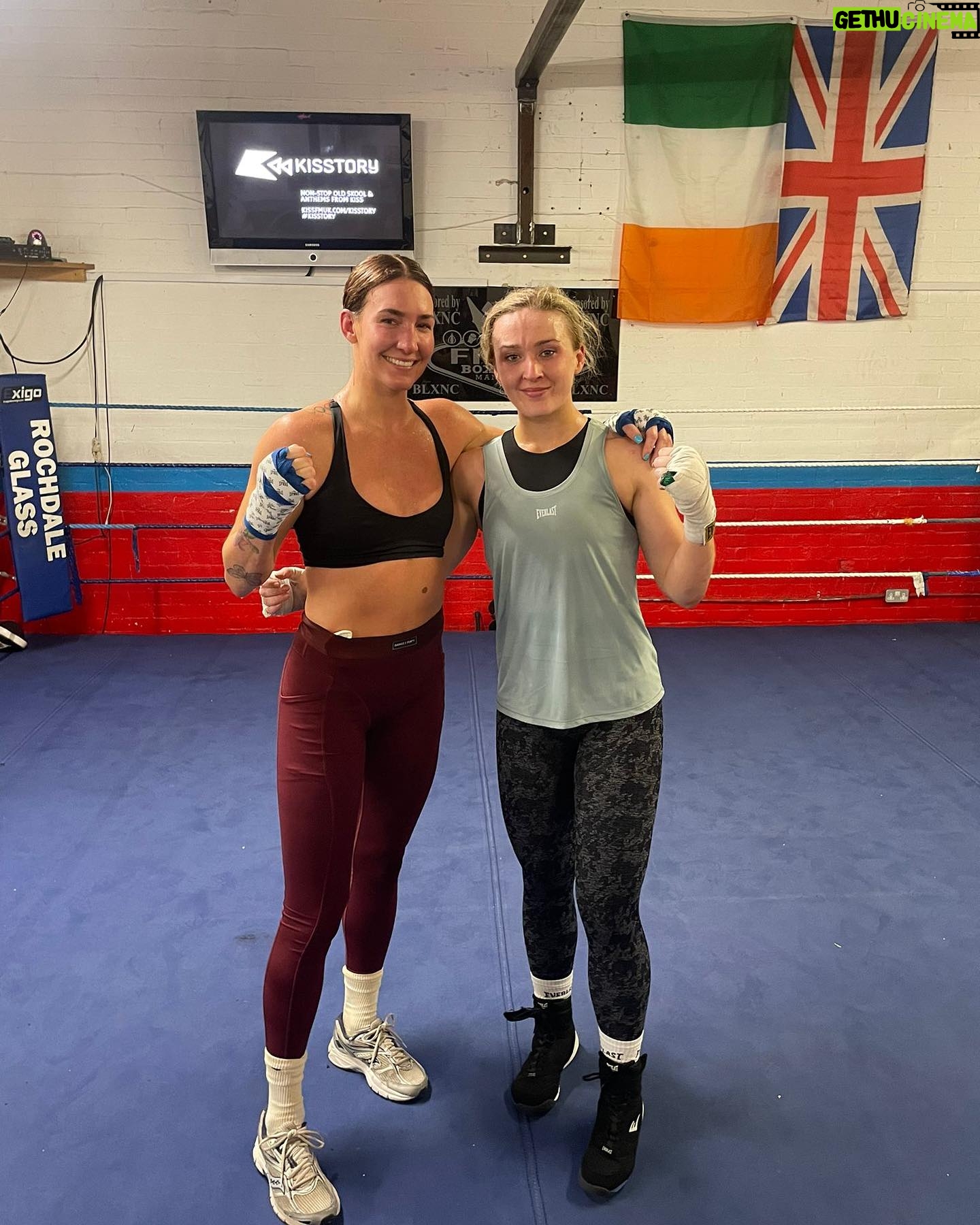 Rhiannon Dixon - 0.9K Likes - Bank holiday rounds with @mikaelamayer 💕 Me looking like Joe Exotic 🐯