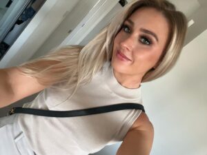 Rhiannon Dixon Instagram - Selfie Saturday 🤳