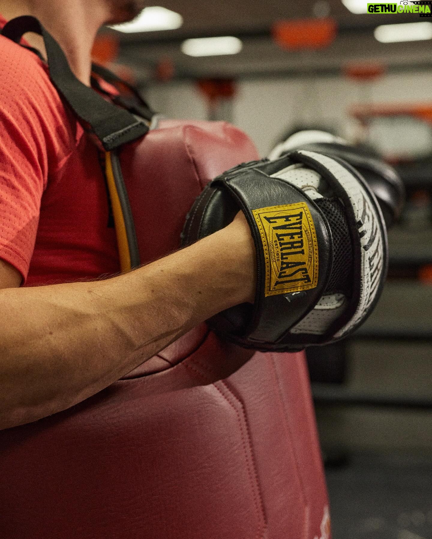 Rhiannon Dixon - 826 Likes - Two more sleeps before @rhiannondixon_ shines under those bright lights 🌟
EBU European Lightweight title… AND THE NEW! 👑
#TeamEverlast