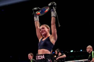 Rhiannon Dixon Instagram - It’s been 1 year since this really nice picture was taken of me by @markrobinsonphoto and since I won my first title as a professional 😂 world title soon! 🤭