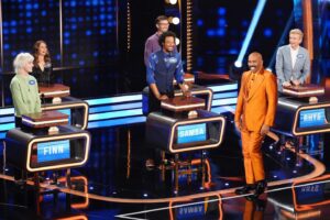 Rhys Darby Instagram - Don't miss the greatest thing on US TV this Sunday! @familyfeudabc Thanks @sambaschutte @davidfarrier @fleursaville & @finndarby for being Darby's angels. #celebrityfamilyfeud