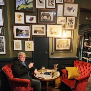 Rhys Darby Instagram - Me in some hotel bar in Wimbledon. 
#25yearsUK