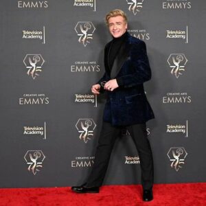 Rhys Darby Instagram - Red Carpet for the Creative Arts Emmys. @televisionacad #creativeartsemmys @helenanthonyofficial jacket, @brooksbrothers turtleneck, @dukedexter loafers. Style by @mikeystyles