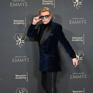 Rhys Darby Instagram - Red Carpet for the Creative Arts Emmys. @televisionacad #creativeartsemmys @helenanthonyofficial jacket, @brooksbrothers turtleneck, @dukedexter loafers. Style by @mikeystyles