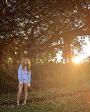 Rhys Olivia Cote Instagram - Such a fun week in Florida visiting my Grammy, Grandpa & our friends! Now off to Nashville!! #jupiterflorida #palmbeachgardens #melbourneflorida #singerisland #loggerheadmarinelifecenter #dogbeach #family #friends #love #sunshine ➡️➡️➡️➡️➡️➡️ 🏝️🏖️🌴☀️