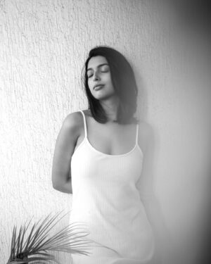 Ria Nalavade Instagram - So for the whole month of Feb I did a social media detox. No instagram for a MONTH. And it was so good for me. This constant subconscious habit and pathways that are paved in your brain for you to keep comparing yourself and your life and your art with anyone and everyone. It takes away from who you really are. And you did it to yourself! 
You might not be active on social media, but you’re a participant for sure. Watching, liking, scrolling on the outside and crumbling, comparing, wishing, cursing or just being BLANK on the inside. Since when did we become blank?! Scary! 
So much input. Input. Input. Input. So much input, then processing in your brain and then right before you can swallow it, MORE INPUT! No time nor bandwidth for output. So so sad. 

If we don’t detach from this and start seeing it just as a tiny fragment of life, we’re losing. 

Now that I’m back here, I’m back with very different reasons and very different ideas on how to use this app. I really want to know from you - How do you enjoy it and utilize it and use it as a tool - to share, to connect, to be inspired?? What is your way?? Let me know in the comments or dm me because this is important ⚡️

Photos by @akshay_kerlekar 
Hair and makeup @sanky_mua