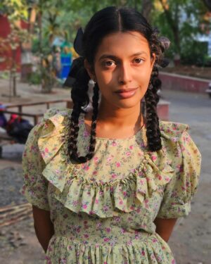 Ria Nalavade Instagram - A look from a short film I did with @ftiiofficial @omkar.barve recently 🔅 
How did the short hair get into the braids is still a mystery 
Can’t wait to share it with you guys ♥️

Photo and awesome Co-actor credits @suvratjoshi