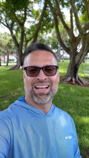 Ricardo Álamo Instagram - Descarga ya nuestra App en en AppStore o GooglePlay. Allí te haremos la vida más fácil 🌅🎼 búscanos como Halcón Global Cargo y estaremos para ti 🛰️🚢🛫
