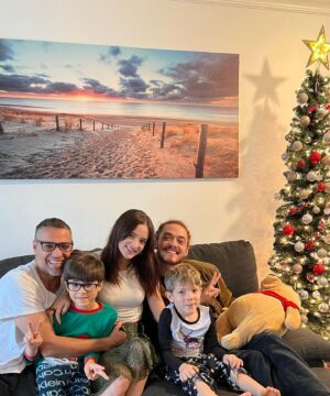 Ricardo Álamo Instagram - Hija amada 😍😍🐝 mi corazón brinca de tanta alegría y de tanto amor 🎉😍😍❤️❤️❤️❤️ gracias por esta visita que nos llena el alma ❤️❤️ con ese regalo tan especial como es la llegada de @foshokyo a nuestras vidas 🌅 juntos son una explosión de Luz divina ❤️🌅 una explosión de amor en cada poro de su ser 🎉🎉 te amo hija @valeisidoro toda mi bendición y la energía massss masss bella del universo para ese camino que están construyendo juntos ❤️❤️❤️❤️🎉🌅