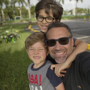 Ricardo Álamo Instagram - Buen viernes 😍❤️🐝👨‍👩‍👦‍👦