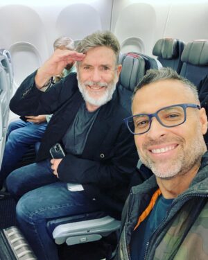 Ricardo Álamo Instagram - Amado @carlosmatareal que honor estar a tu lado en este bello Proyecto ❤️🎥 gracias por llenar de alegría cada segundo se está bella convivencia 🐝🎉 me la he gozado a tu lado mi bro!!! 🎉🛤 vamos por más!!! 🌅