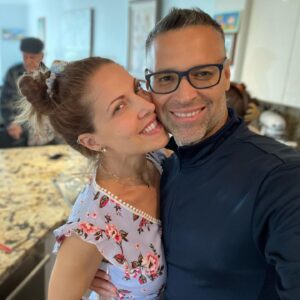 Ricardo Álamo Instagram - Mamacita hermosa ❤️❤️😍gracias por cuidarnos y consentirnos cada día 🌅 te amamos novia ❤️❤️🐝 siempre lo mejor de nuestra parte para que cada día de tu vida sea especial ❤️❤️❤️