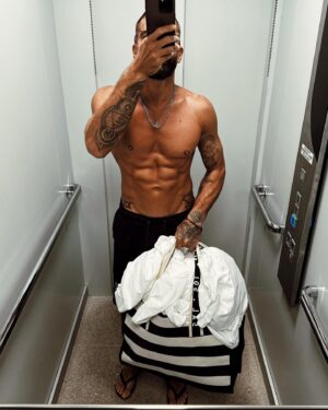 Ricardo Barbato Instagram - Resumo Visual

1. Laundry Boy
2. Reflexão 
3. Açaí Artesanal do Madura
4. Suco do bronze @greenpeoplebrasil 
5. PF do Barba by @madureirasucos 
6. Super Coffee @caffeinearmy 
7. Aula em Sto. André @jardimsecreto_abc 
8. Bowl Alegria @veganwaybrasil 
9. Arquitetura 
10. Um pedaço de natureza em meio a Selva de Pedra

#random #frames #lifestyle