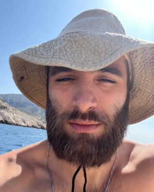 Ricardo Gómez Instagram - la vacación 🇫🇷🦪🐠⛱️🚗🍷🧀