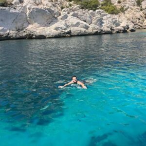 Ricardo Gómez Instagram - la vacación 🇫🇷🦪🐠⛱️🚗🍷🧀