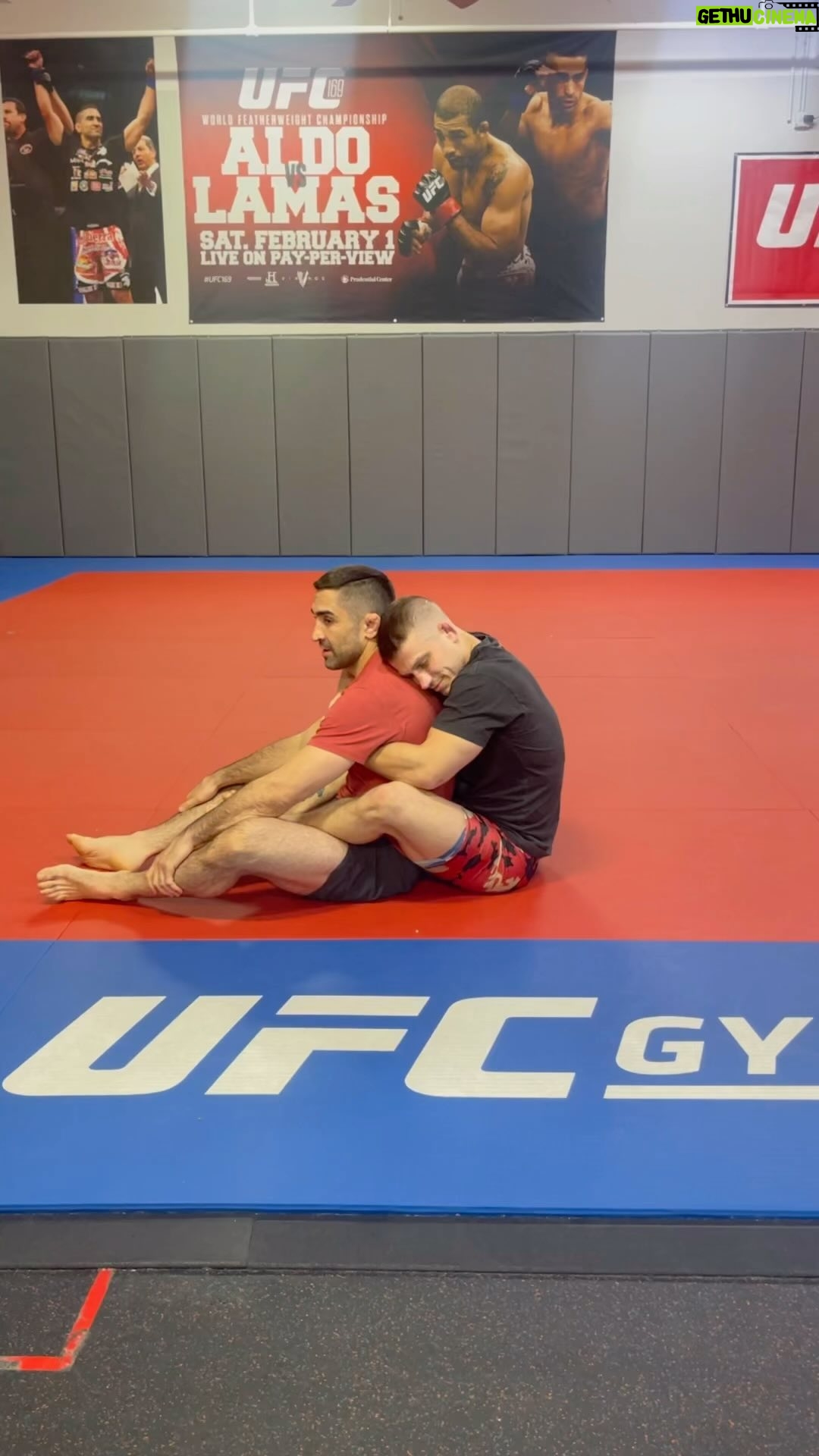 Ricardo Lamas - 137 Likes - Technique of the week! Seated back take reversal to a sub!
#backtake #seatedbacktake #rearnakedchoke #rnc #lamaswrestlejitsu #bjj #ufc #mma #ufcgym #ufcgymnaperville