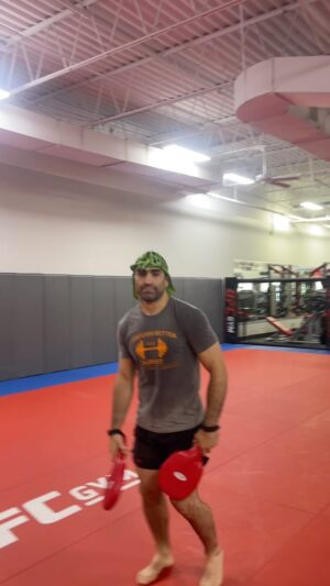 Ricardo Lamas Instagram - Get your pad work up! 🥊 

Du rag credit: @jalangibs125 🙏 

#padwork #boxing #mitts #mma #ufc #mma
