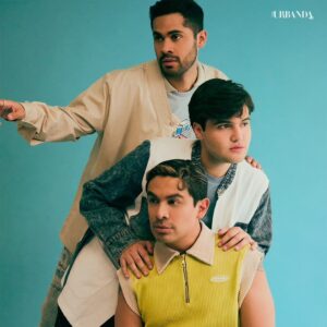 Ricardo Peralta Instagram - Mucho talento y carisma se unieron en @triodetrespdj para formar el proyecto más divertido, viral y transformador de la comedia mexicana ✨

Créditos
Director editorial: @gerardangulo
Realización: @axlwearru
Fotografía: @frances.rou
Grooming: @kerenmakeupart 
Asistente de moda: @pamreyno 
Producción: @soypenji
Texto: @iv_cardiel

#jairsanchez #ricardoperalta #danivalle #theurbanda