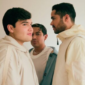 Ricardo Peralta Instagram - Mucho talento y carisma se unieron en @triodetrespdj para formar el proyecto más divertido, viral y transformador de la comedia mexicana ✨

Créditos
Director editorial: @gerardangulo
Realización: @axlwearru
Fotografía: @frances.rou
Grooming: @kerenmakeupart 
Asistente de moda: @pamreyno 
Producción: @soypenji
Texto: @iv_cardiel

#jairsanchez #ricardoperalta #danivalle #theurbanda
